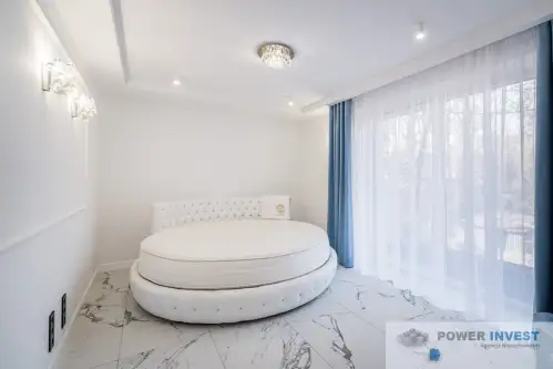 Kraków ,  Królowej Jadwigi   6