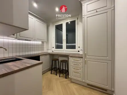 Warszawa ,  Chmielna   8