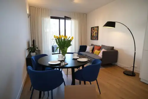 Warszawa ,  Aleja Rzeczypospolitej   12