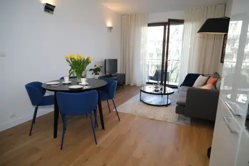 Warszawa ,  Aleja Rzeczypospolitej   6