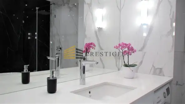 Warszawa ,  Dobra   12