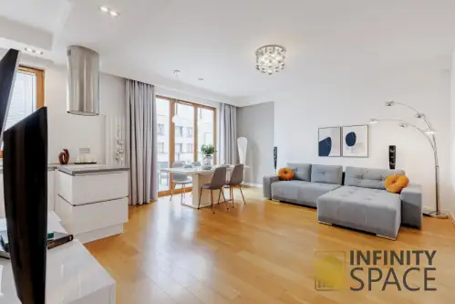 Warszawa ,  Obrzeżna   3