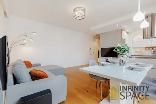 Warszawa ,  Obrzeżna   4