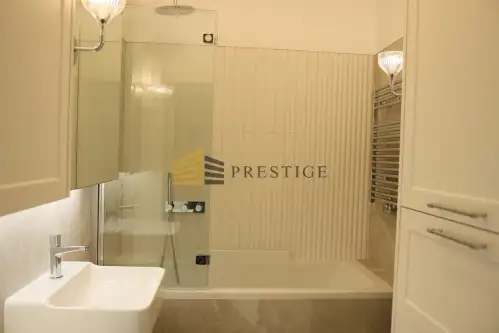 Warszawa ,  Złota   8