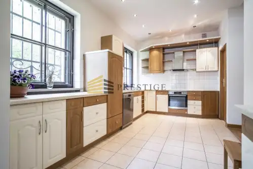 Warszawa ,  Rumiana   17