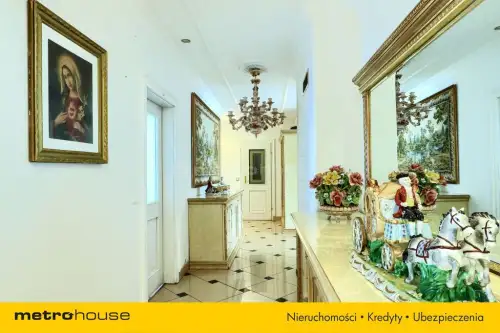 Łomianki ,  Sierakowska   11