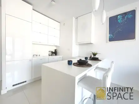 Warszawa ,  Emilii Plater   3