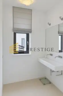 Warszawa ,  Jana Karola Chodkiewicza 7   9