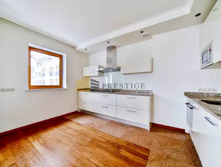 Warszawa ,  Hektarowa   6