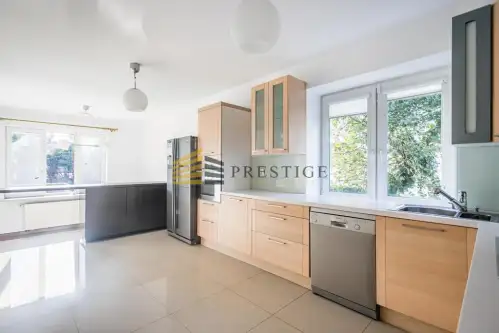 Warszawa ,  Biedronki   7