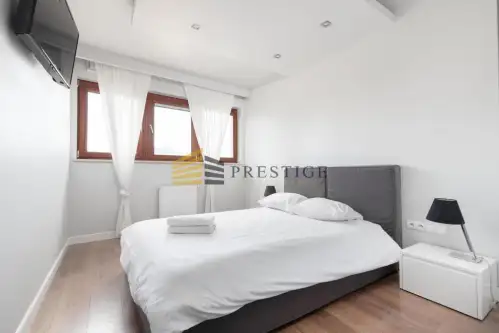 Warszawa ,  Wronia   8