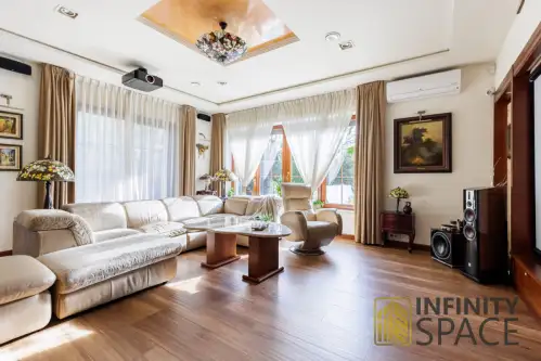 Warszawa ,  Rosy   9