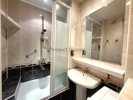 Łódź ,  Fiodora Dostojewskiego 8   12