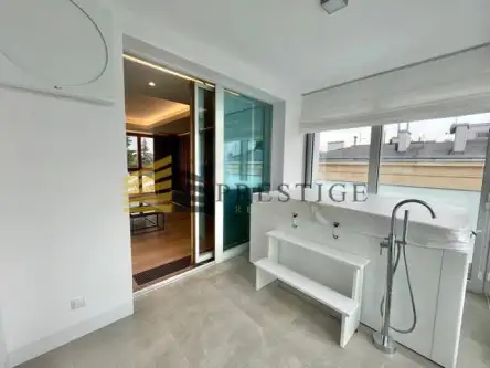 Warszawa ,  Różana   17