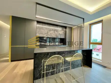 Warszawa ,  Różana   4