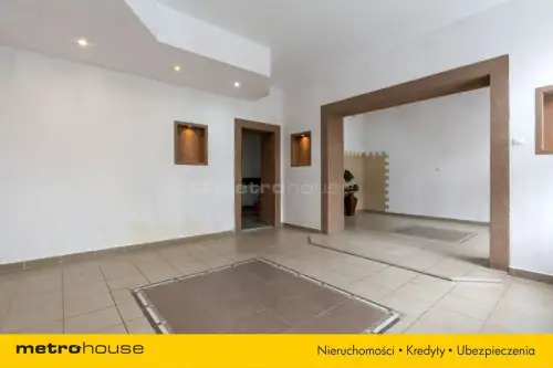 Biskupiec ,  Aleja broni   9