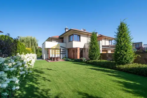 Bielawa ,  Warszawska   8