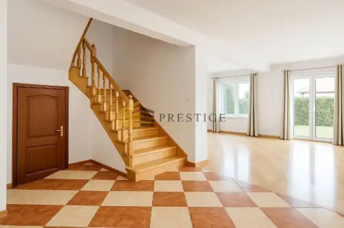 Warszawa ,  Uprawna   7