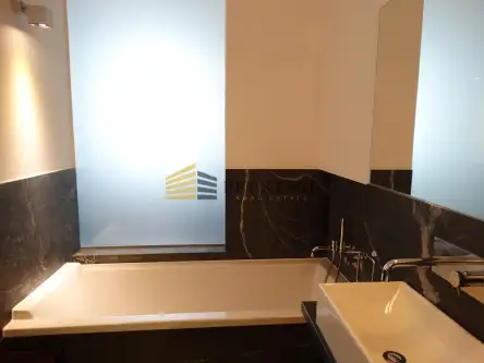 Warszawa ,  Podchorążych   13