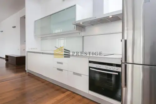 Warszawa ,  Podchorążych   4