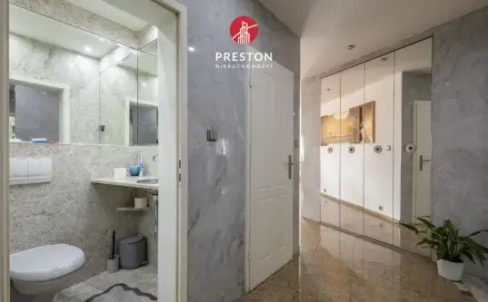 Warszawa ,  Aleja Jana Pawła Ii   17