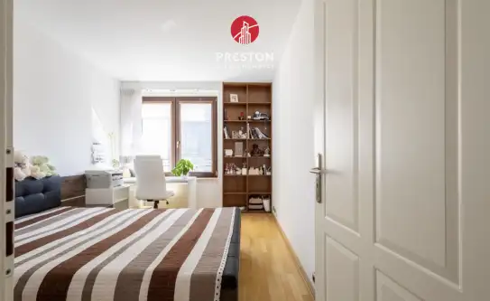 Warszawa ,  Aleja Jana Pawła Ii   18