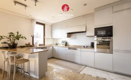 Warszawa ,  Aleja Jana Pawła Ii   3