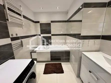 Gdynia ,  Leona Kruczkowskiego   12