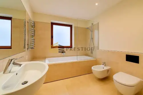 Warszawa ,  Hektarowa   9