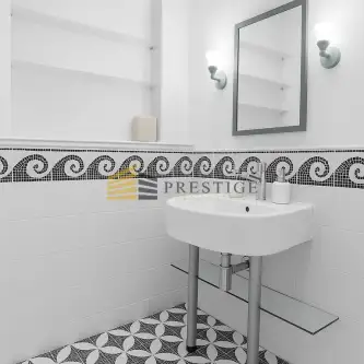 Warszawa ,  Hoża   11