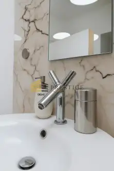 Warszawa ,  Hoża   13