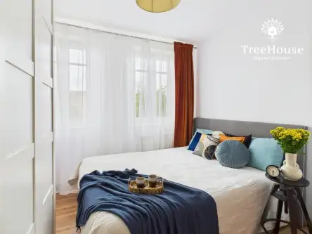 Mikołajki ,  Plac Wolności   11