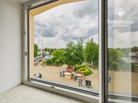 Mikołajki ,  Plac Wolności   17