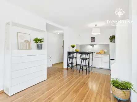 Mikołajki ,  Plac Wolności   6