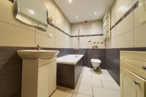 Głogów ,  Sportowa   10