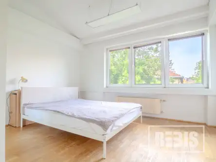 Kraków ,  Urzędnicza   4