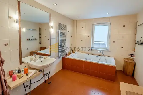 Warszawa ,  Al. Komisji Edukacji Narodowej   11