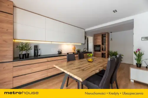 Aleksandrów łódzki ,  Moniuszki   10