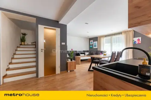 Aleksandrów łódzki ,  Moniuszki   8