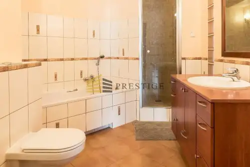 Warszawa ,  Wielicka   8