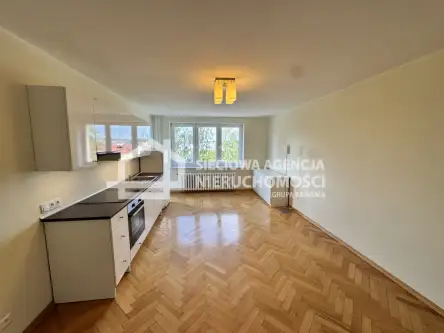 Gdynia ,  Bohaterów Starówki Warszawskiej   2