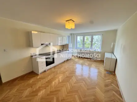 Gdynia ,  Bohaterów Starówki Warszawskiej   3