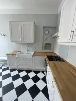 Warszawa ,  Poznańska   7