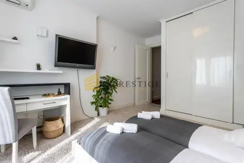 Warszawa ,  Grzybowska   8