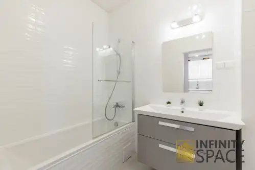 Warszawa ,  Obrzeżna   12