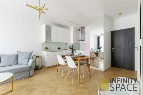 Warszawa ,  Obrzeżna   3