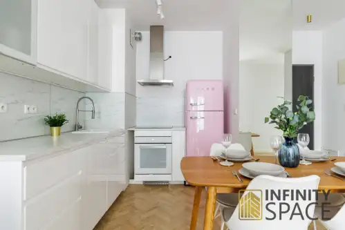 Warszawa ,  Obrzeżna   4