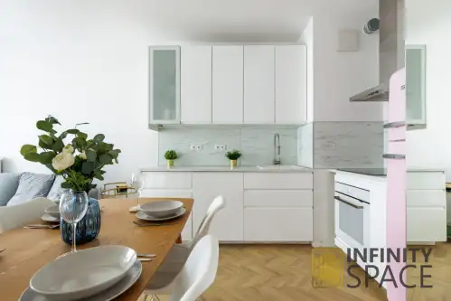 Warszawa ,  Obrzeżna   5