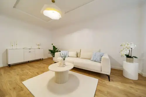 Głogów ,  Kosmonautów Polskich   6