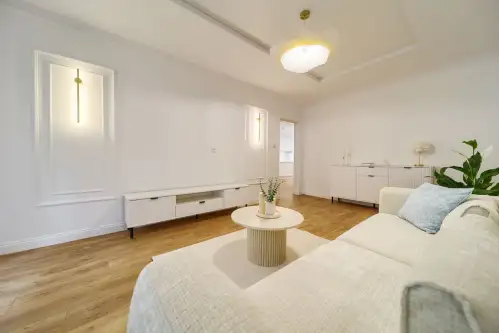 Głogów ,  Kosmonautów Polskich   7